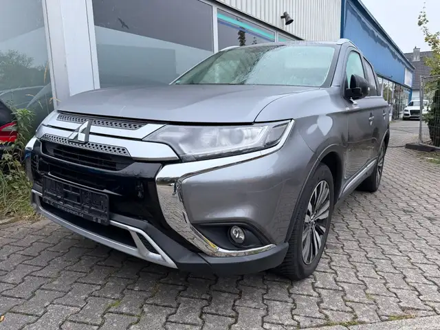 Mitsubishi Outlander 2.0 2WD Automatik Kamera inkl.Garantie