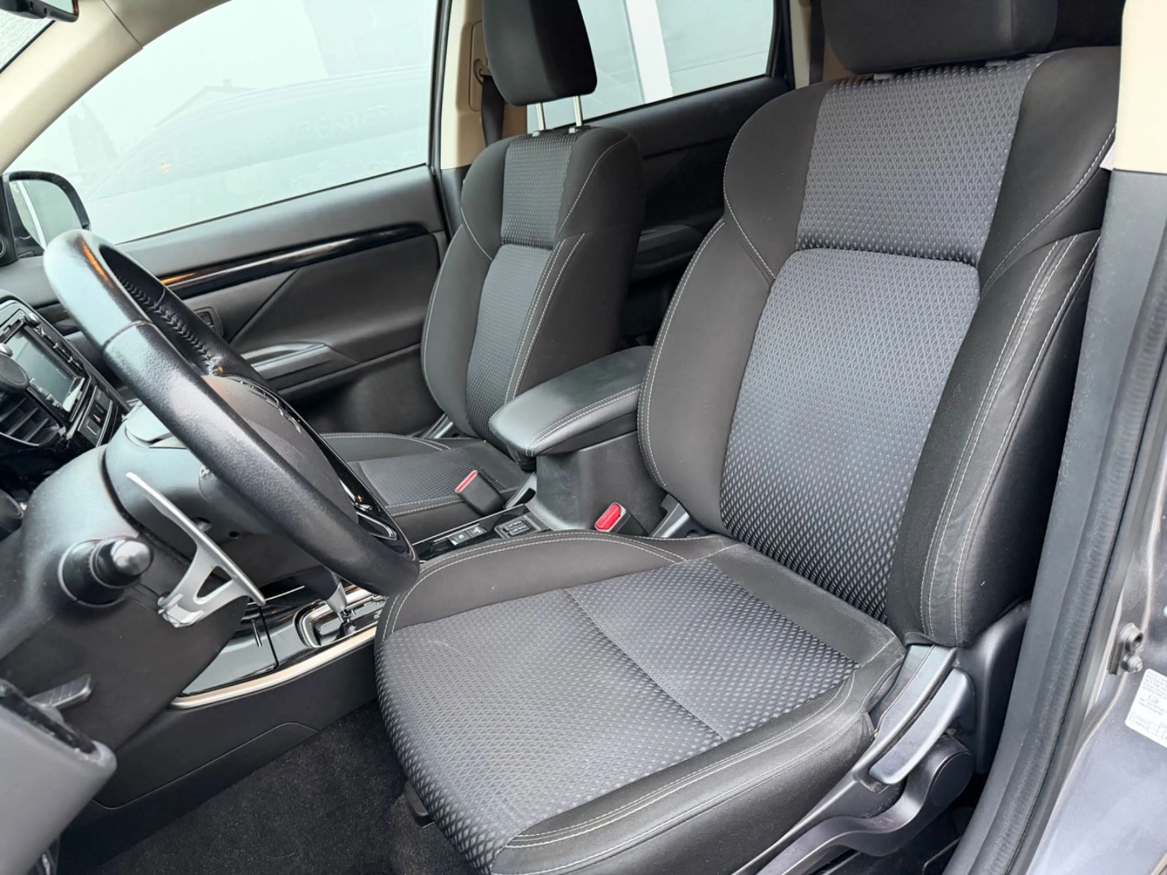 Mitsubishi Outlander 2.0 2WD Automatik Kamera inkl.Garantie — photo 8