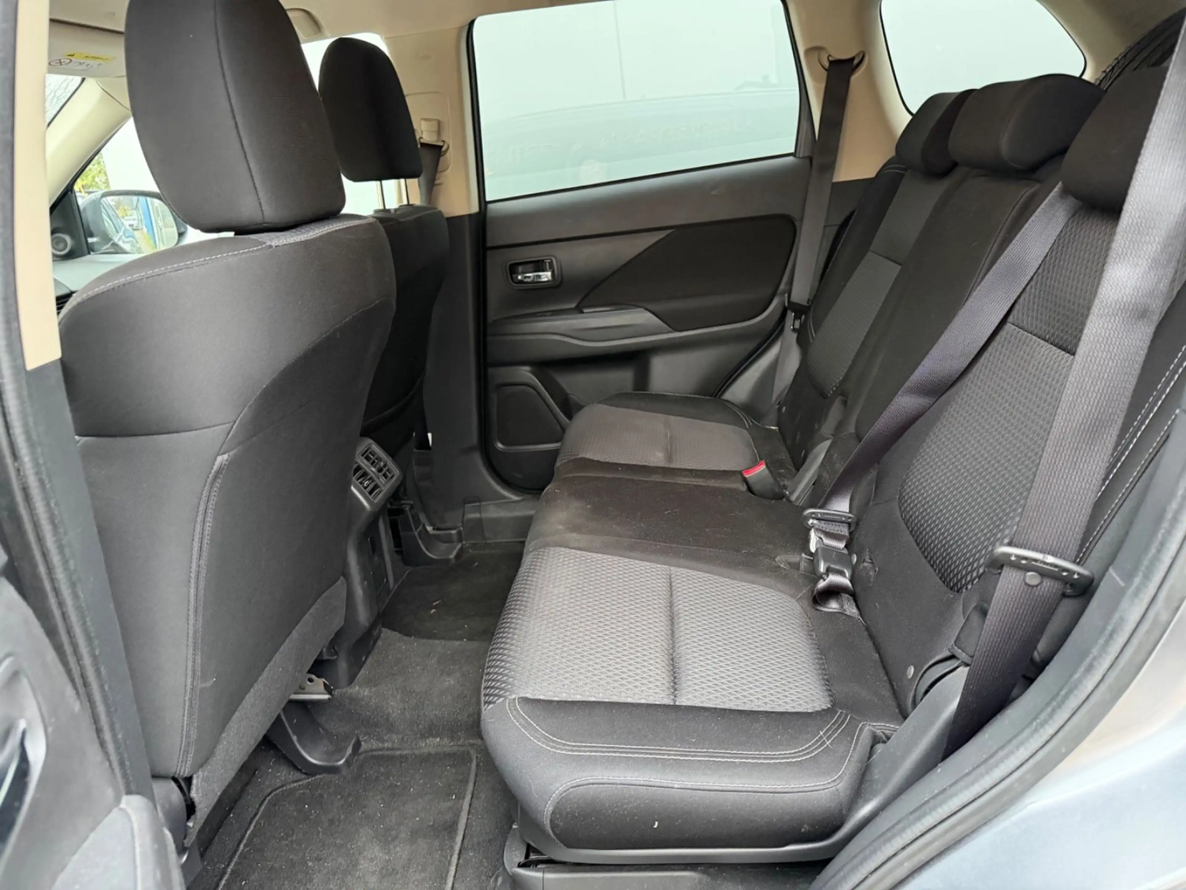 Mitsubishi Outlander 2.0 2WD Automatik Kamera inkl.Garantie — photo 15
