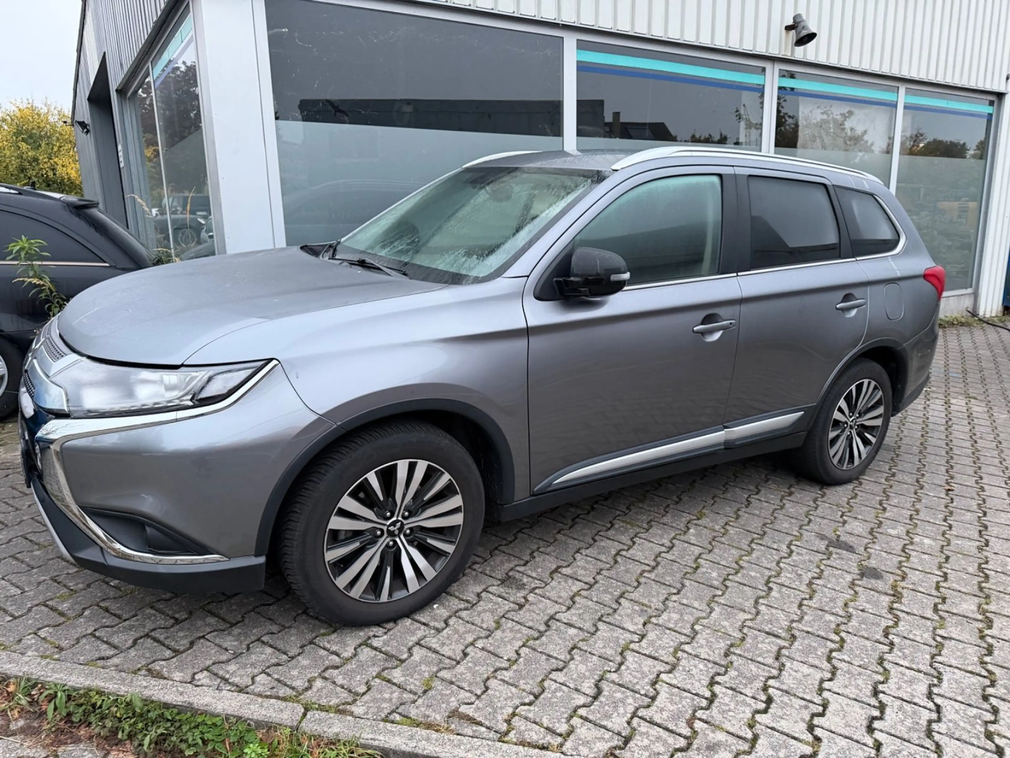 Mitsubishi Outlander 2.0 2WD Automatik Kamera inkl.Garantie — photo 3