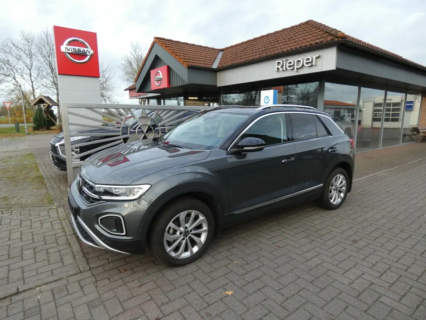 Volkswagen T-Roc Style / 150 PS Grau - 1
