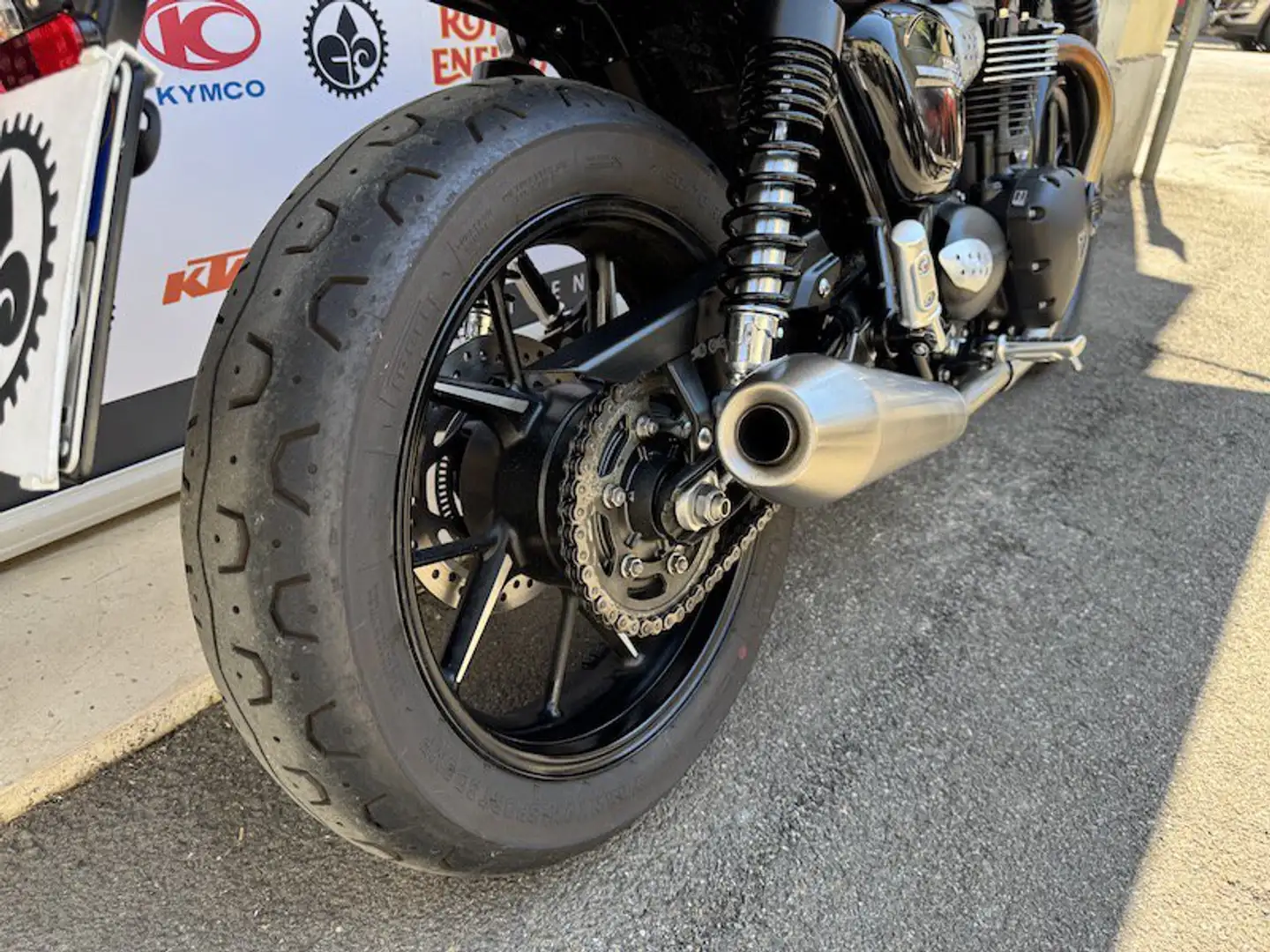 Triumph Street Twin - 2