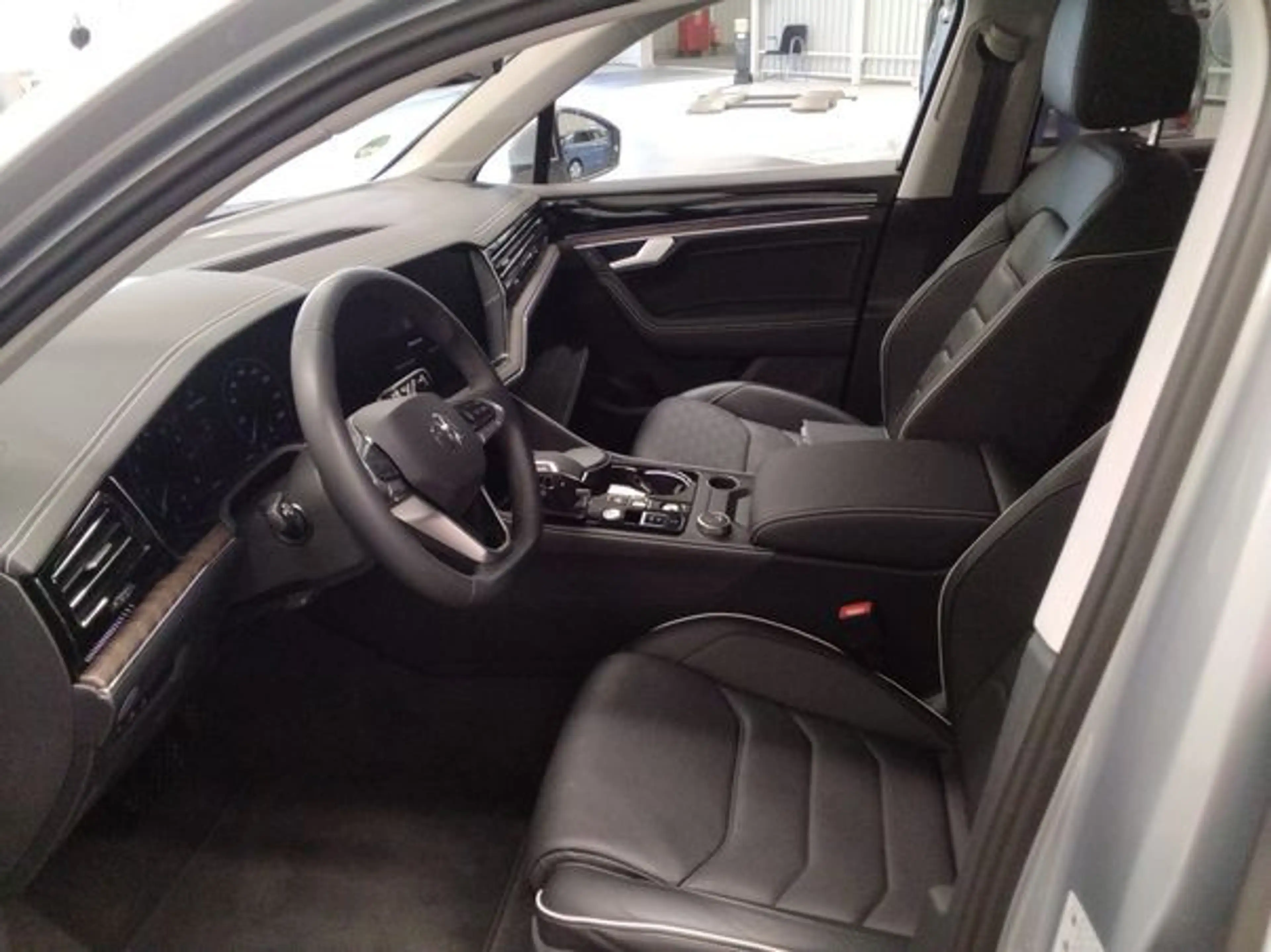 Volkswagen Touareg Elegance 3.0TSI +AHK+KAMERA+PANO+ — photo 4