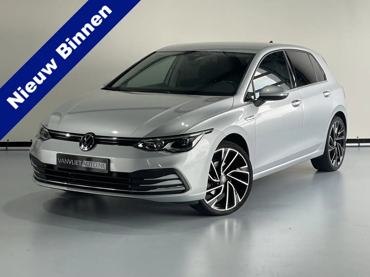 Volkswagen Golf 1.5 eTSI 1 EDITION AUTOM Zilver - 1