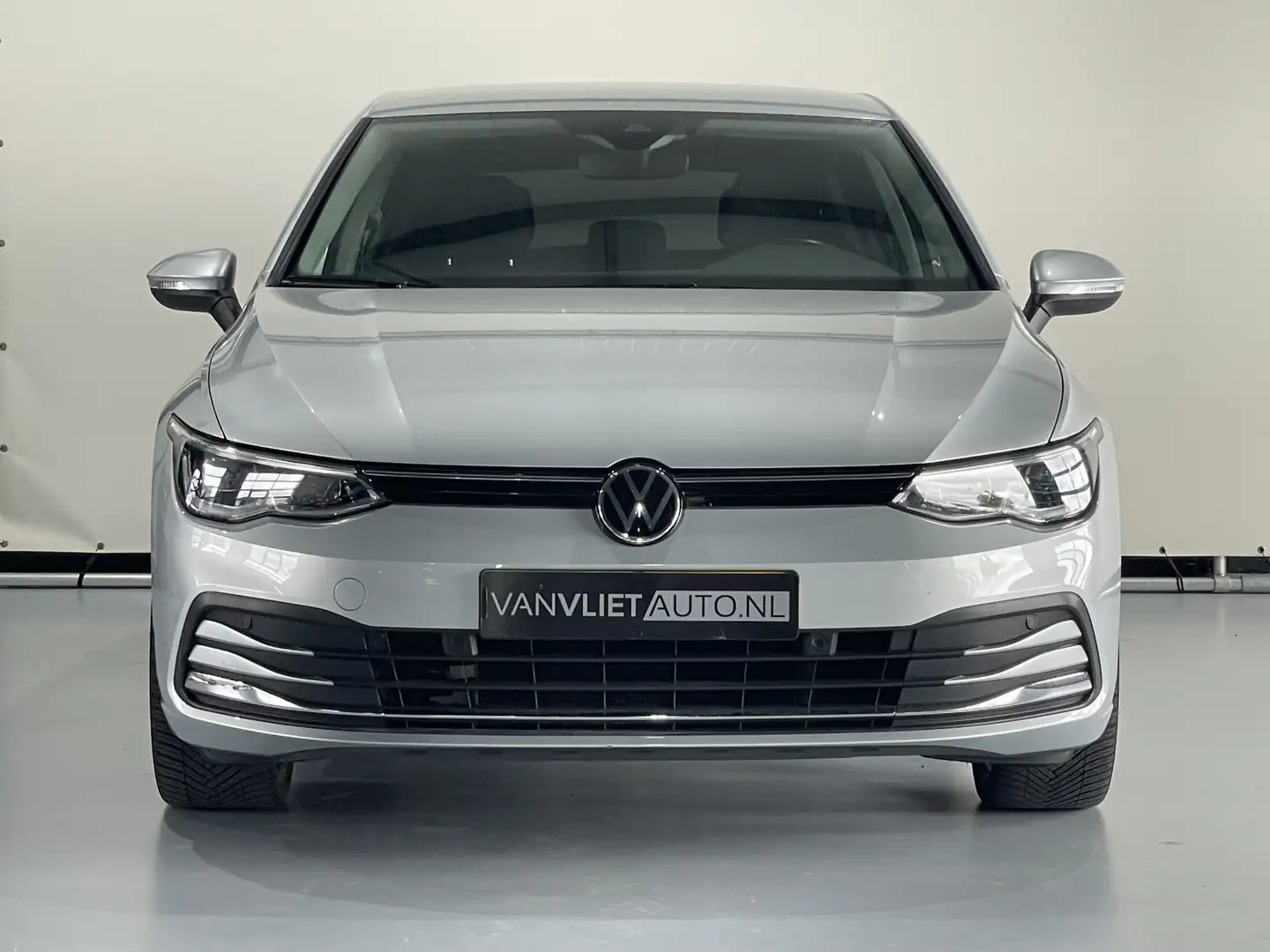 Volkswagen Golf 1.5 eTSI 1 EDITION AUTOM Zilver - 2