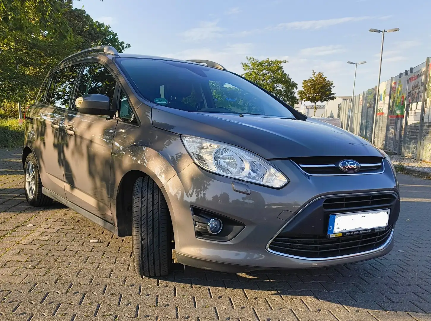 Ford Grand C-Max 1.6 EcoBoost Start-Stop-System SYNC Edition Braun - 1