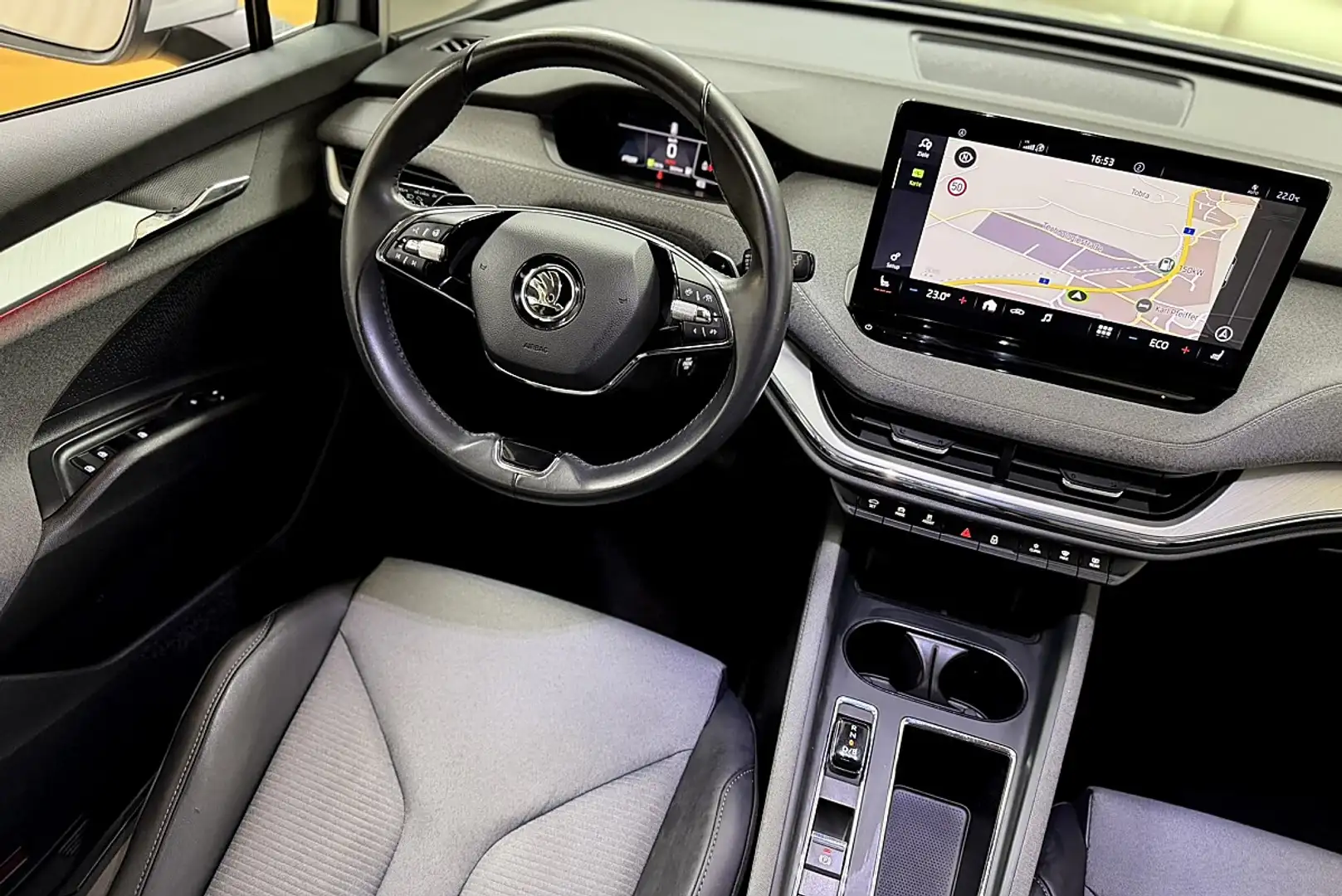Skoda Enyaq iV 80 Loft 82kWh Silber - 2