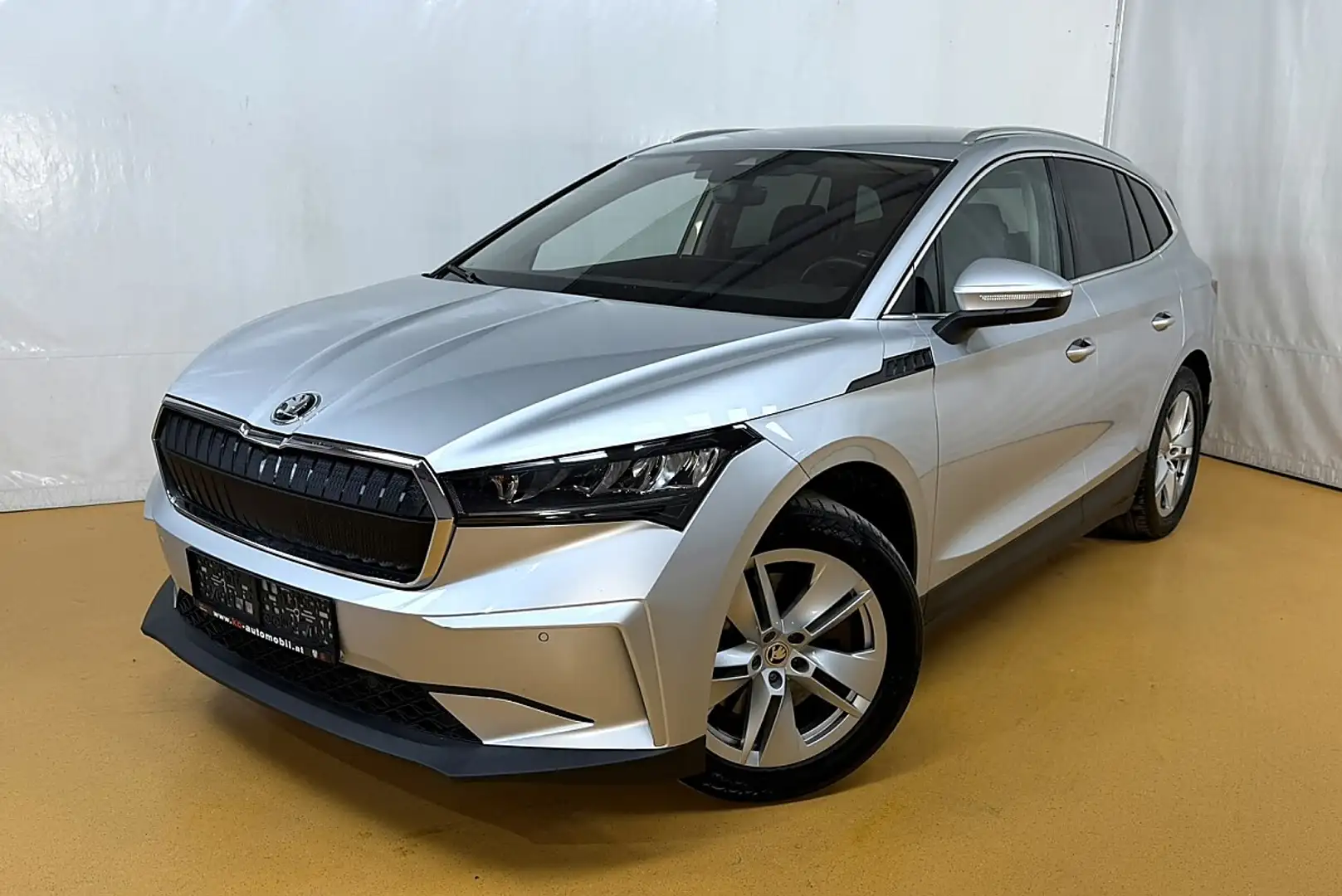 Skoda Enyaq iV 80 Loft 82kWh Silber - 1