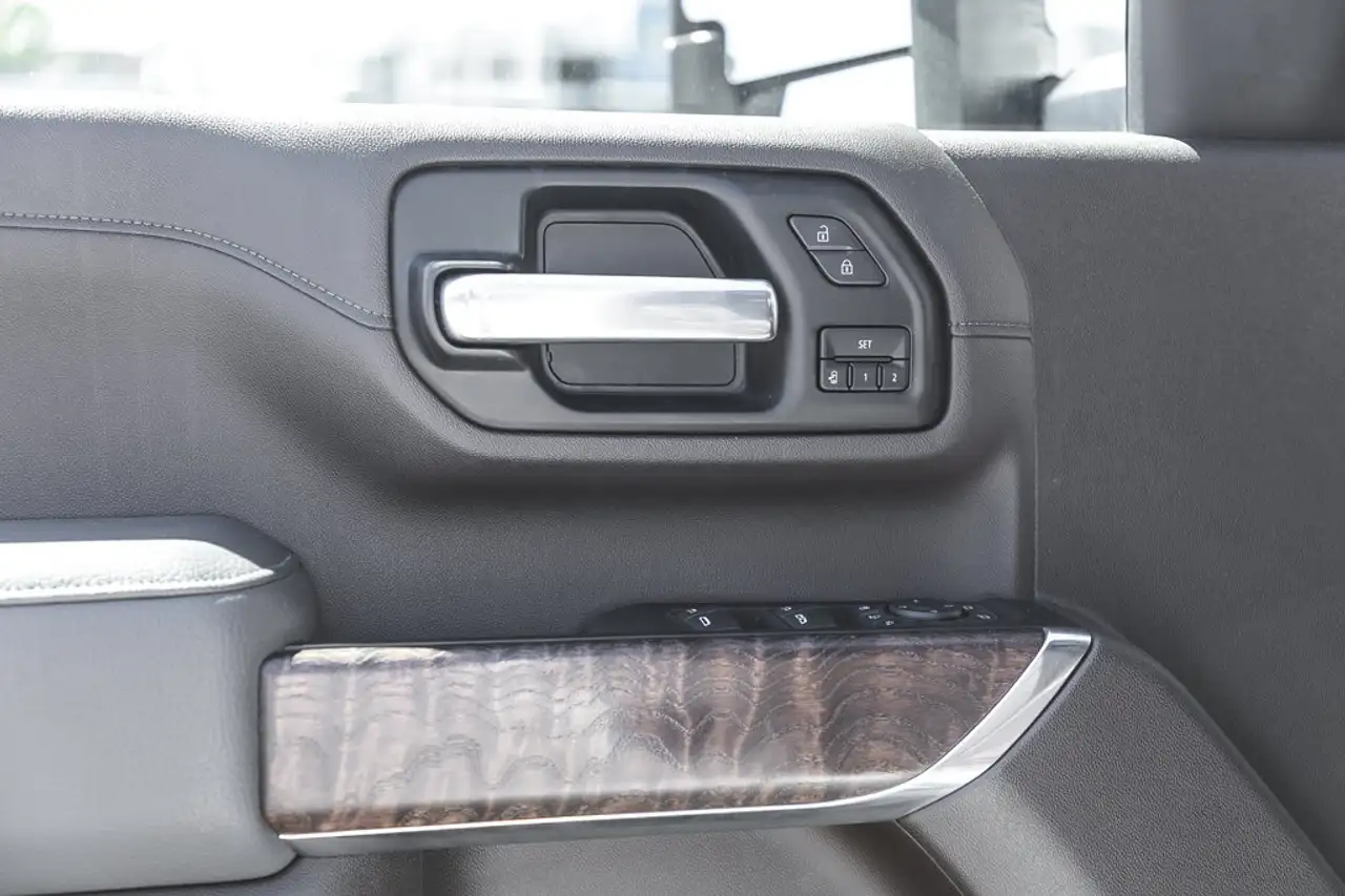 GMC Sierra 3500HD снимка GMC Sierra 3500HD