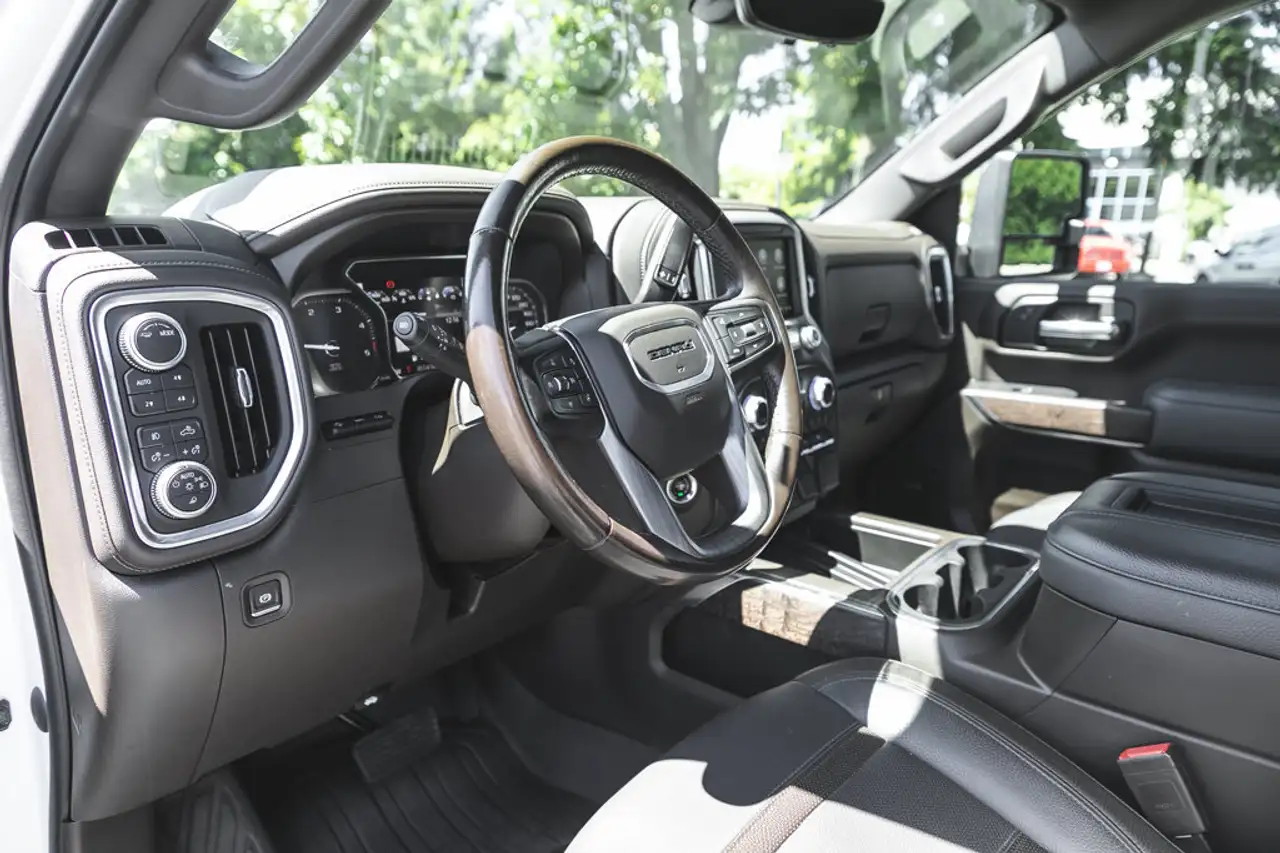 GMC Sierra 3500HD снимка GMC Sierra 3500HD