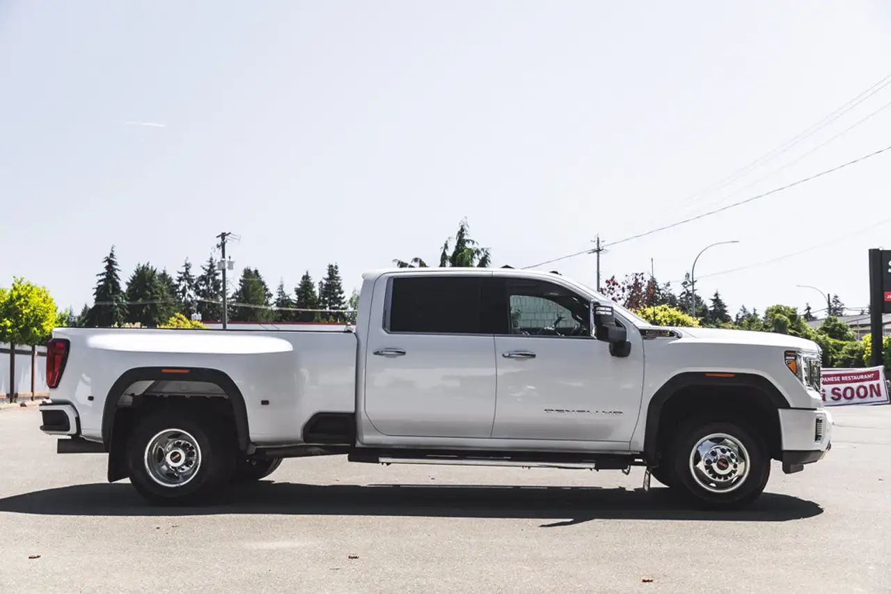 GMC Sierra 3500HD снимка GMC Sierra 3500HD
