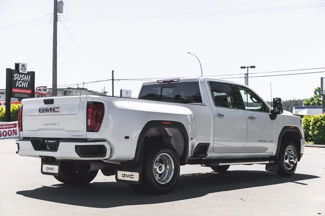 GMC Sierra 3500HD снимка GMC Sierra 3500HD