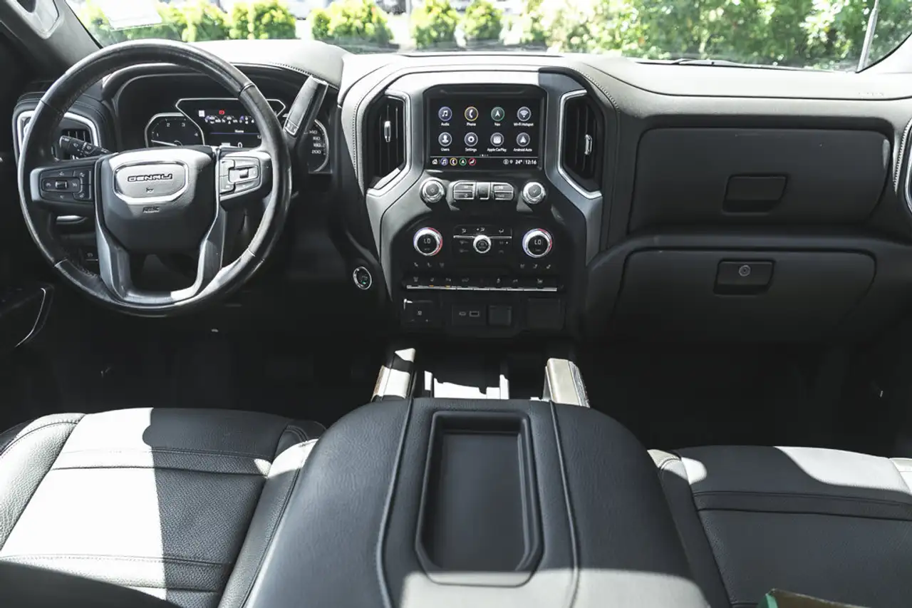GMC Sierra 3500HD снимка GMC Sierra 3500HD