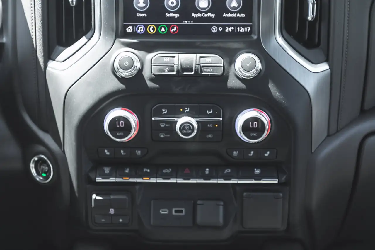 GMC Sierra 3500HD снимка GMC Sierra 3500HD