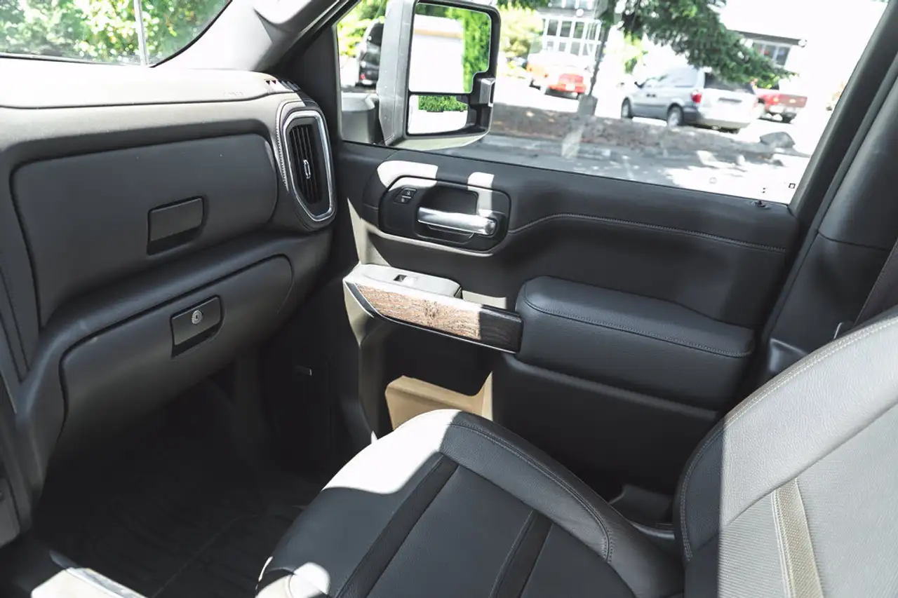 GMC Sierra 3500HD снимка GMC Sierra 3500HD