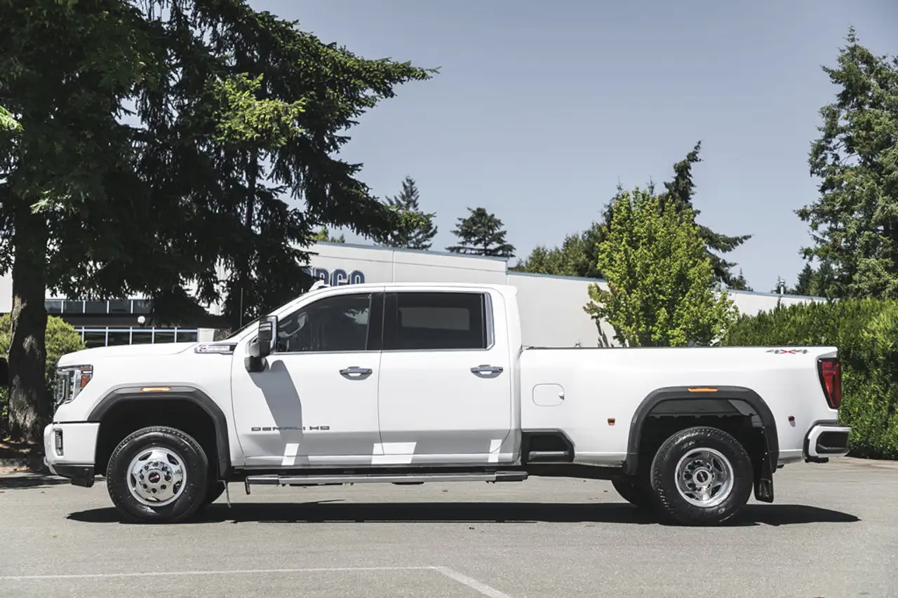 GMC Sierra 3500HD снимка GMC Sierra 3500HD