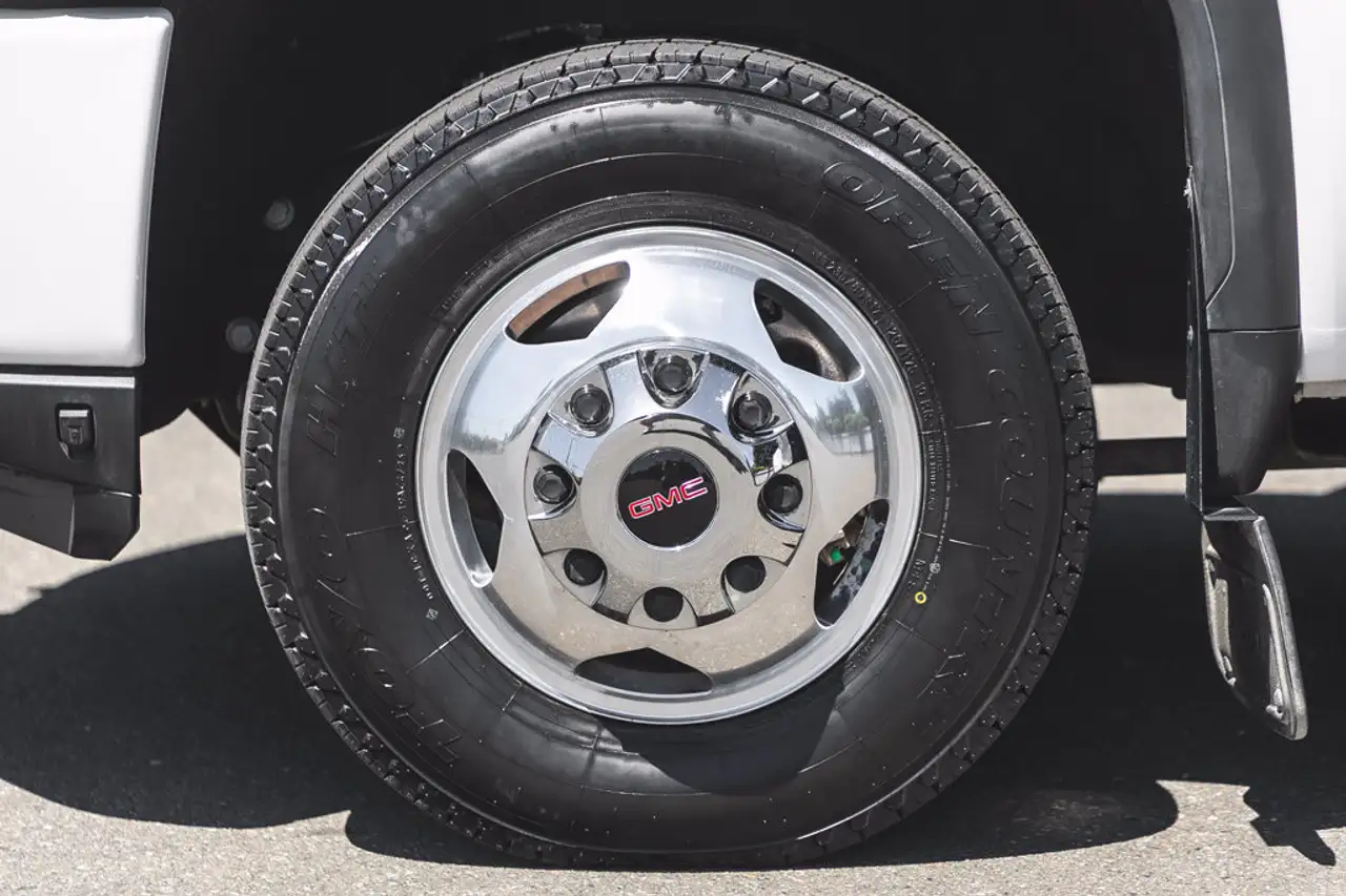GMC Sierra 3500HD снимка GMC Sierra 3500HD