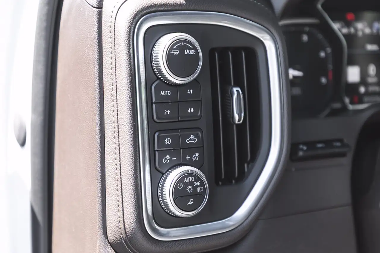 GMC Sierra 3500HD снимка GMC Sierra 3500HD