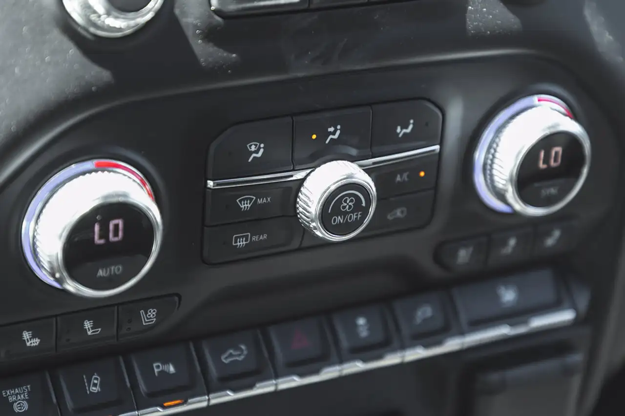 GMC Sierra 3500HD снимка GMC Sierra 3500HD