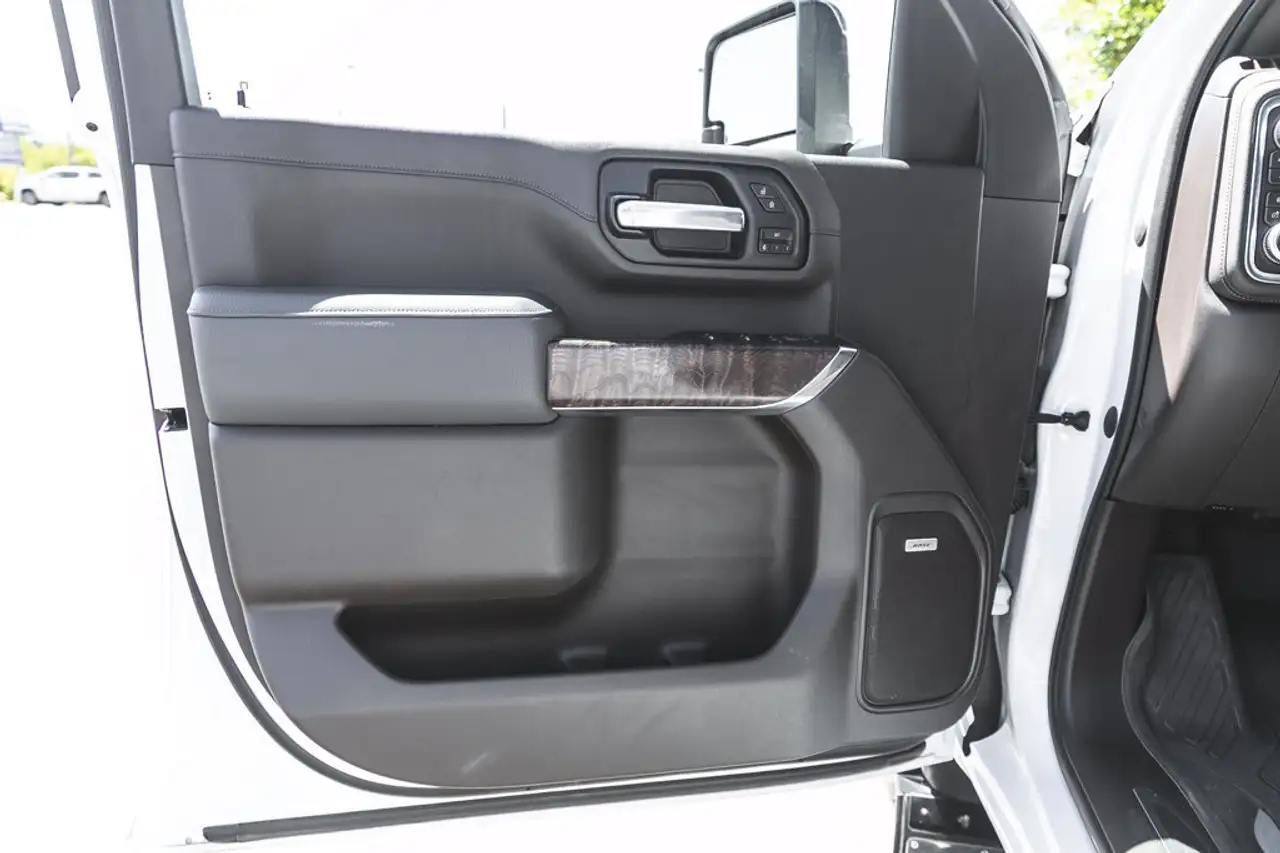 GMC Sierra 3500HD снимка GMC Sierra 3500HD