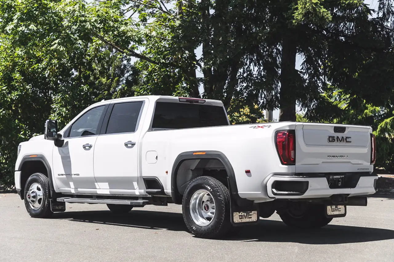 GMC Sierra 3500HD снимка GMC Sierra 3500HD