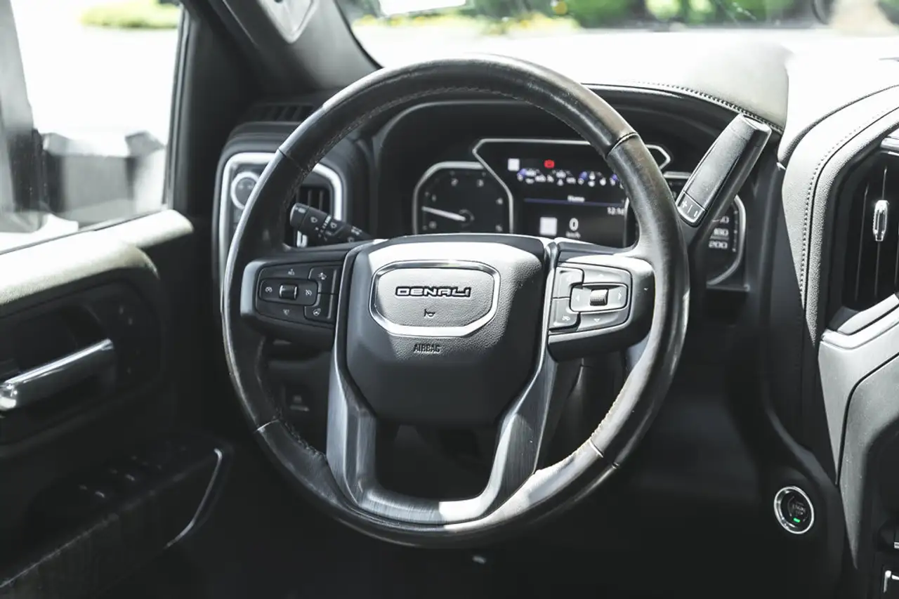GMC Sierra 3500HD снимка GMC Sierra 3500HD