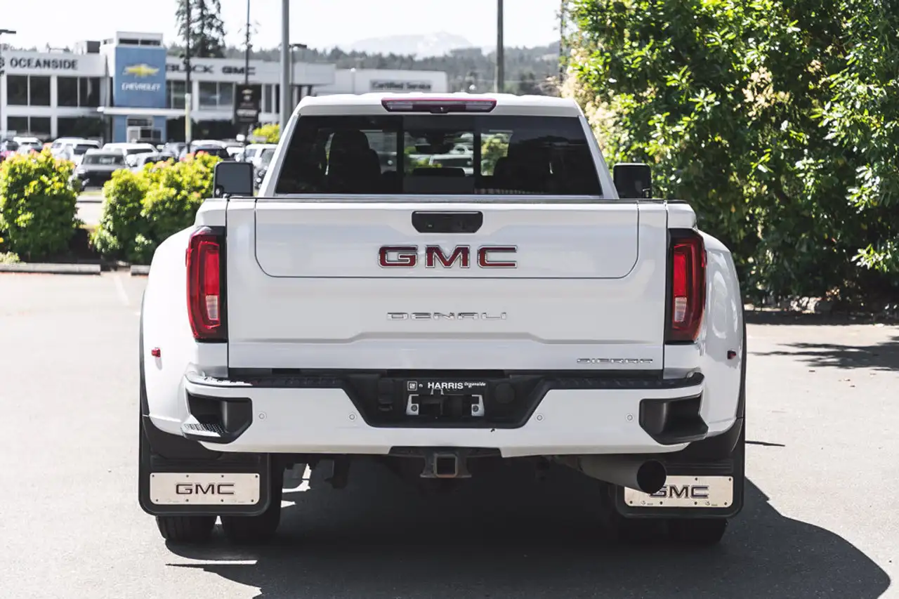 GMC Sierra 3500HD снимка GMC Sierra 3500HD