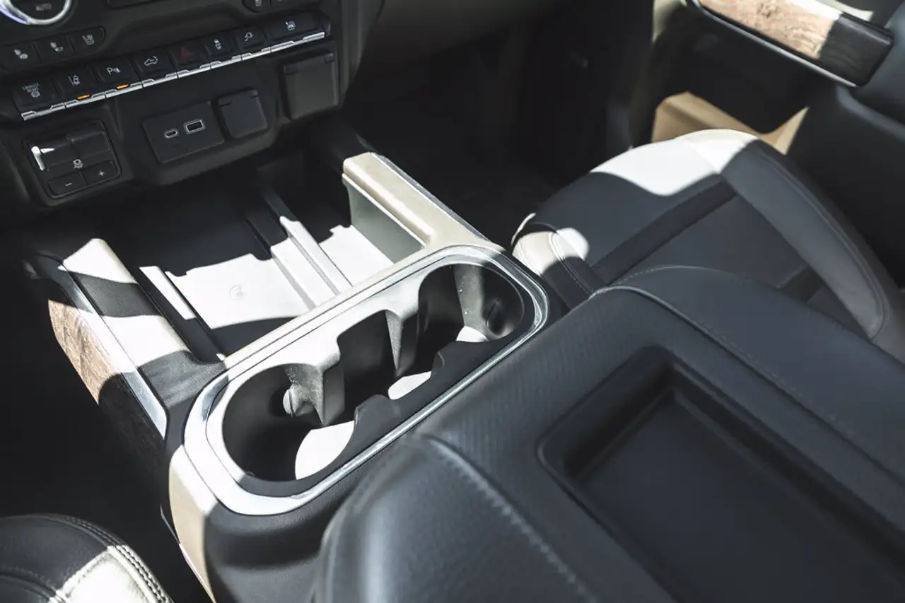 GMC Sierra 3500HD снимка GMC Sierra 3500HD