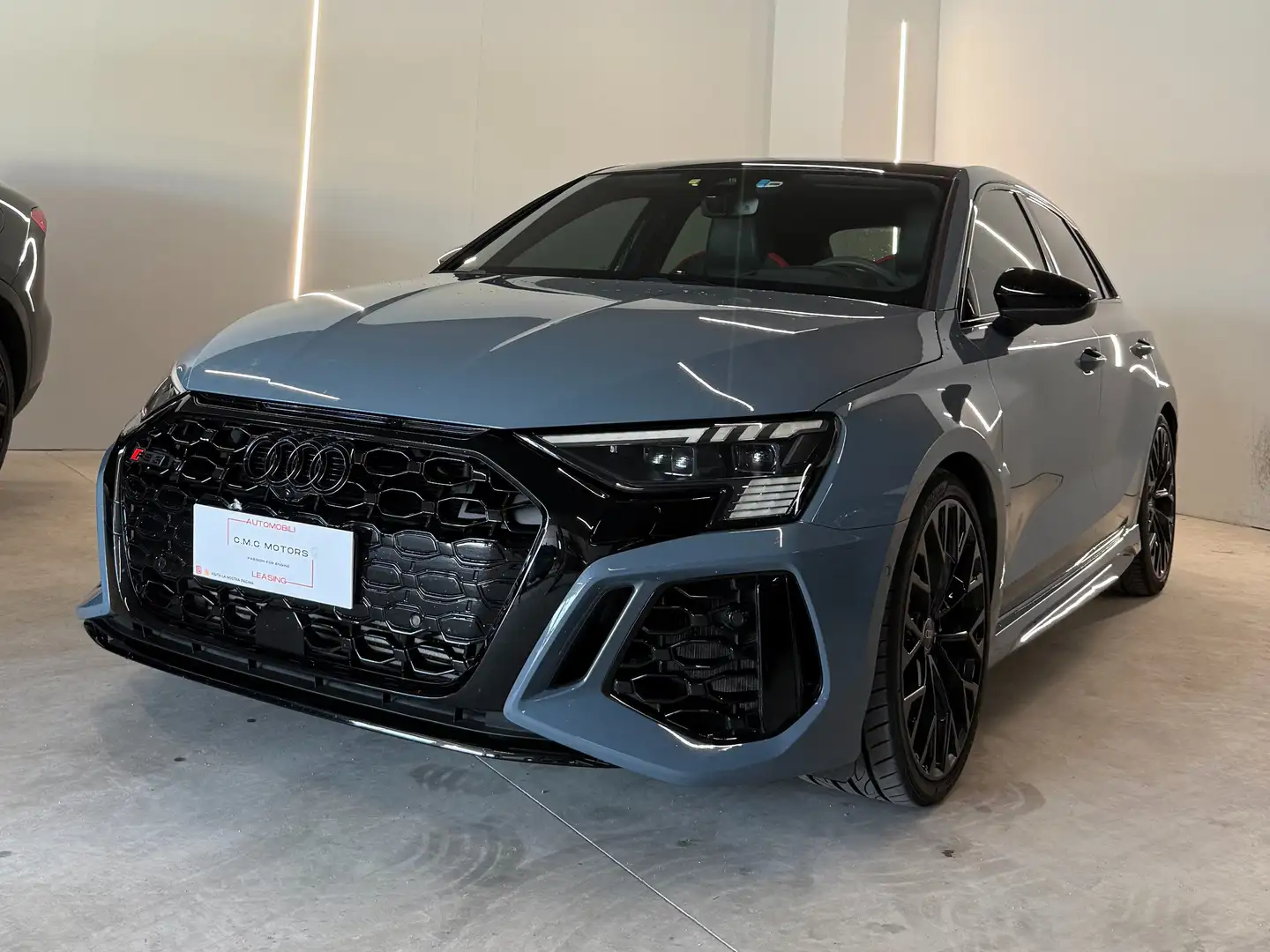 Audi RS3 Sportback 2.5 tfsi quattro s-tronic Grau - 1