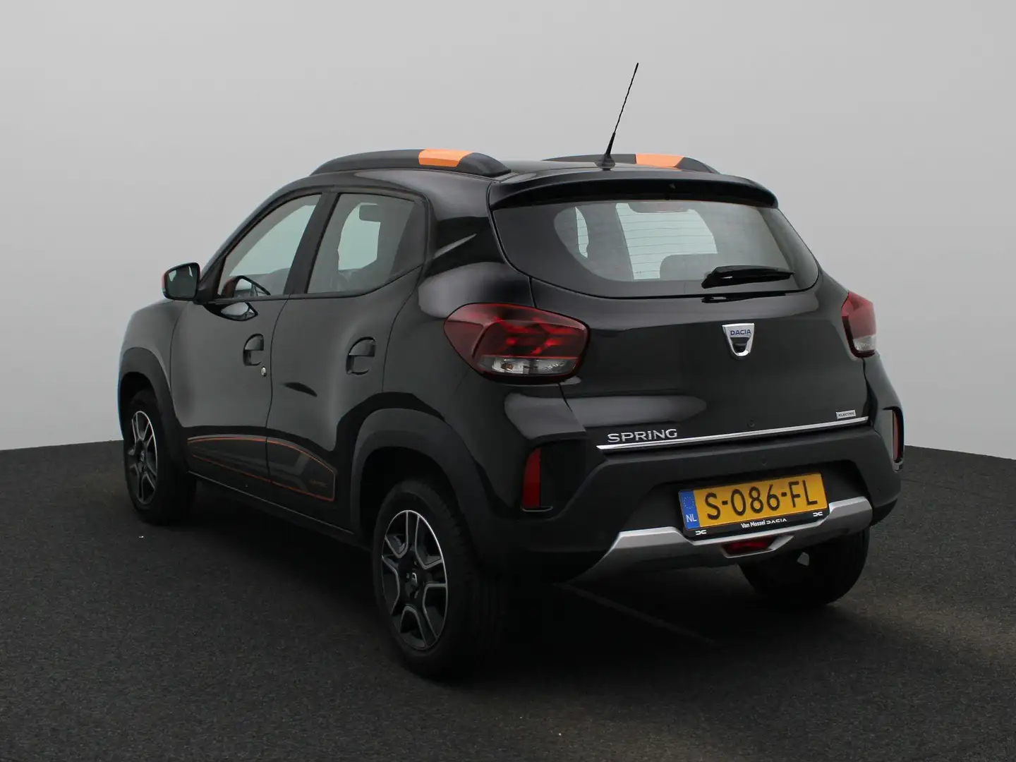 Dacia Spring Comfort Plus 27 kWh | ACHTERUITRIJCAMERA | NAVIGAT Noir - 2