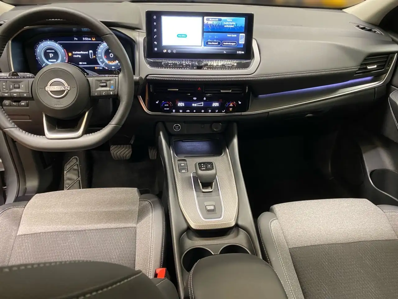 Nissan Qashqai 1.3 DIG-T MHEV Automatik N-Connecta *AHK 13