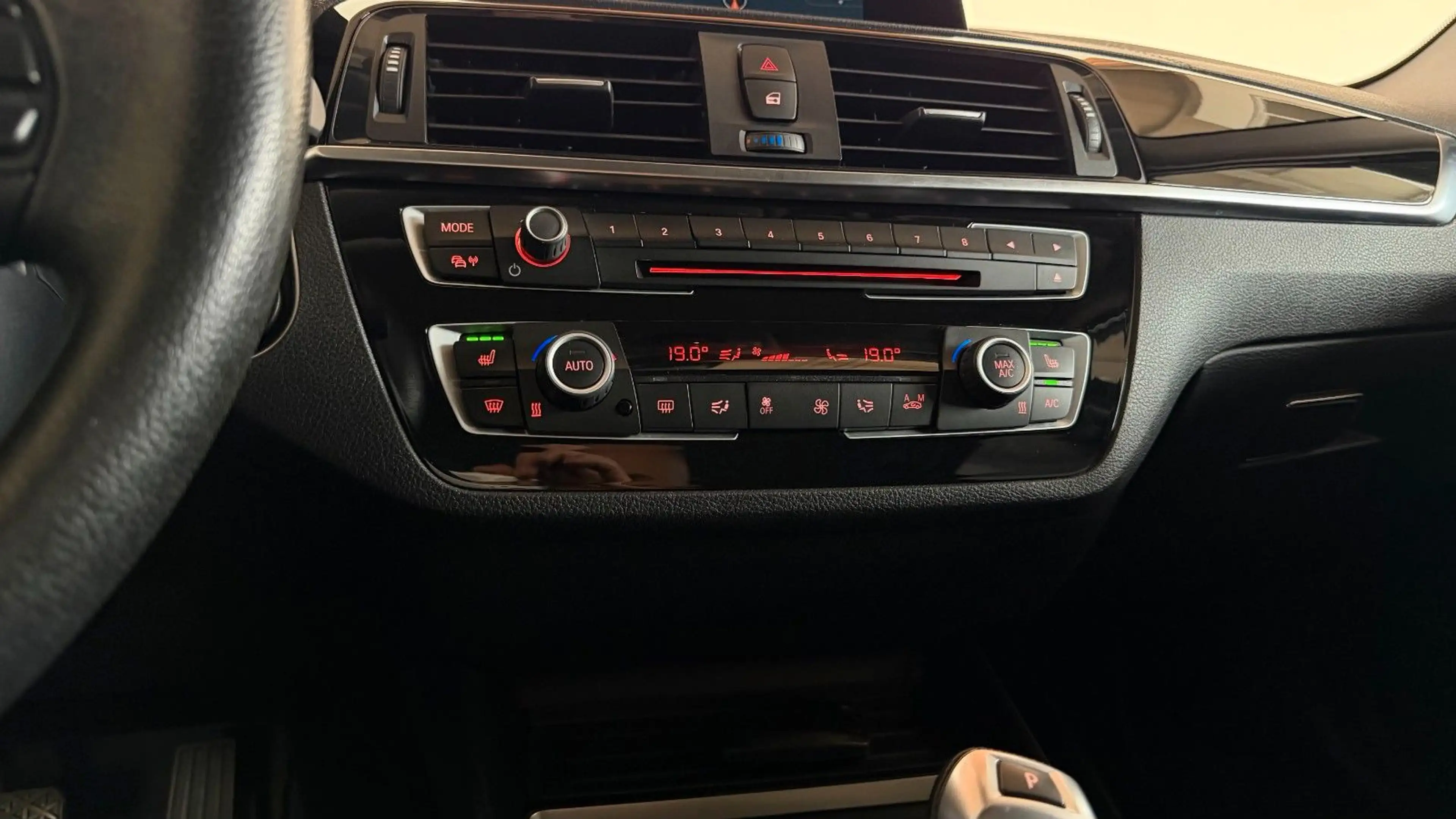 BMW 118 i F20 FACELIFT SPORT LED NAVI SHZ KLIMAAT — photo 12
