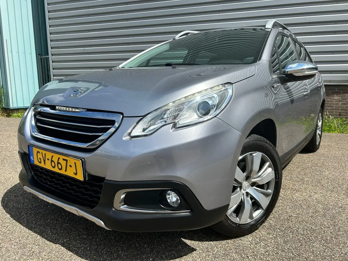 Peugeot 2008 1.2 PureTech Style Grijs - 2
