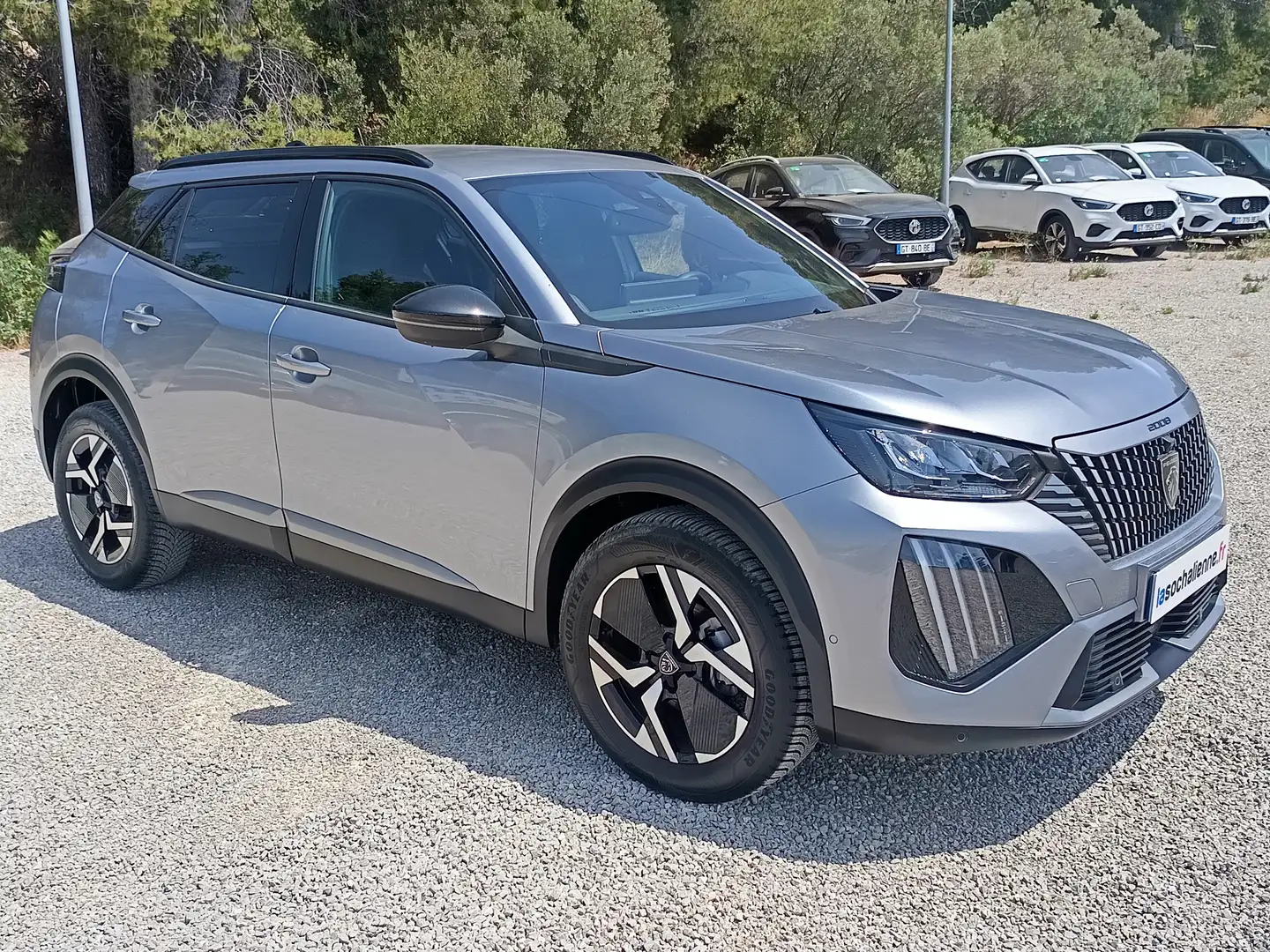 Peugeot 2008 PureTech 100 S\u0026amp;S BVM6 Allure + gps + radar av et caméra recul + surveillance angles morts + régul adaptatif + pm Gris - 2