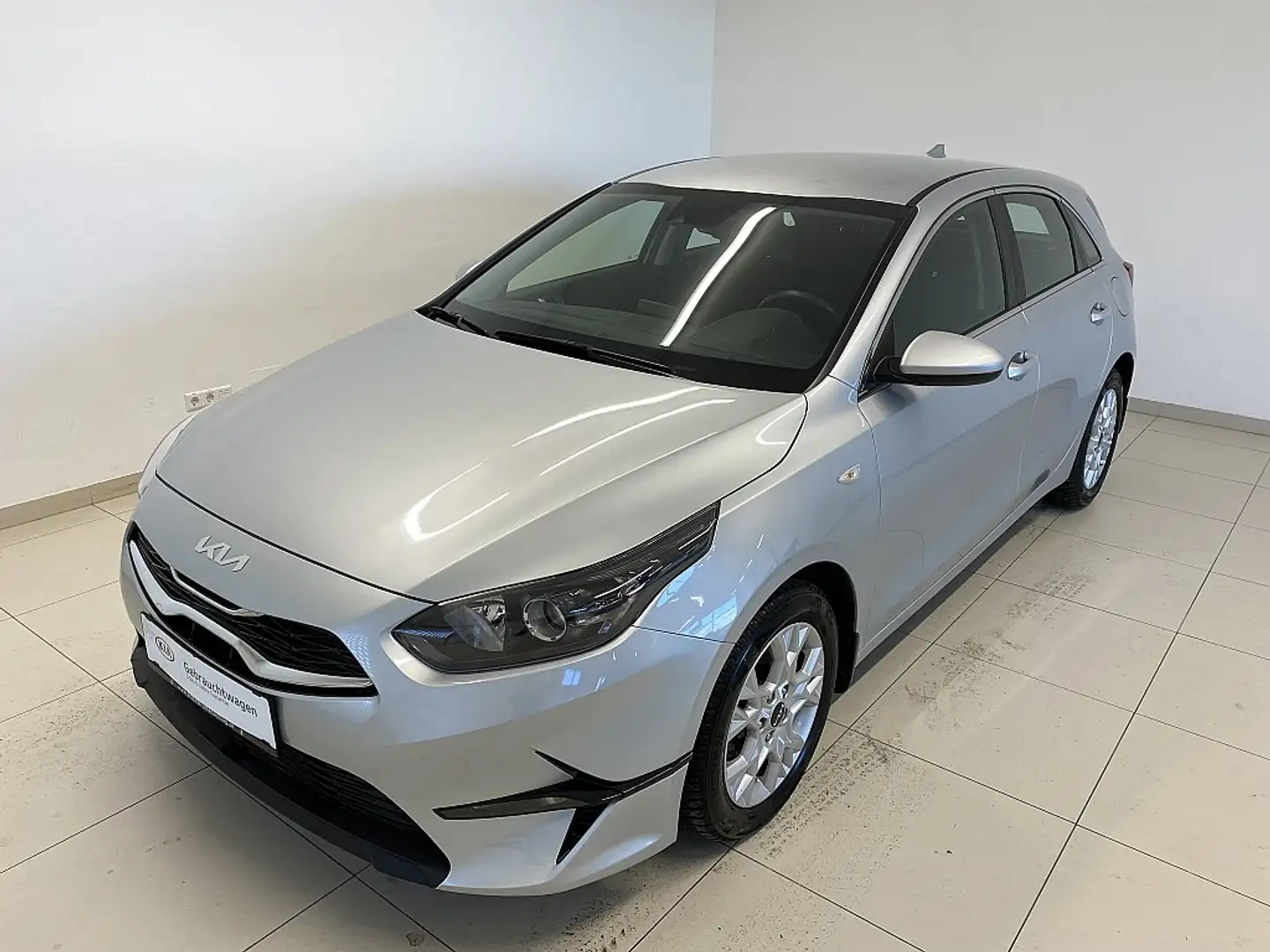Kia Ceed / cee'd ceed  101PS.TurboBenziner  **14.900,- Silber - 1