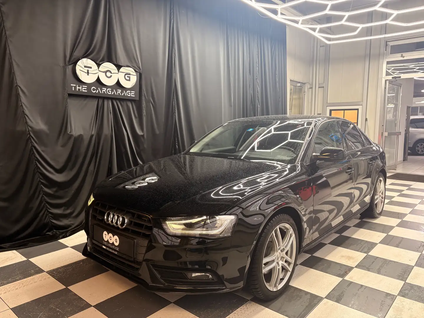 Audi A4 BLACK EDITION Daylight quattro Schwarz - 1