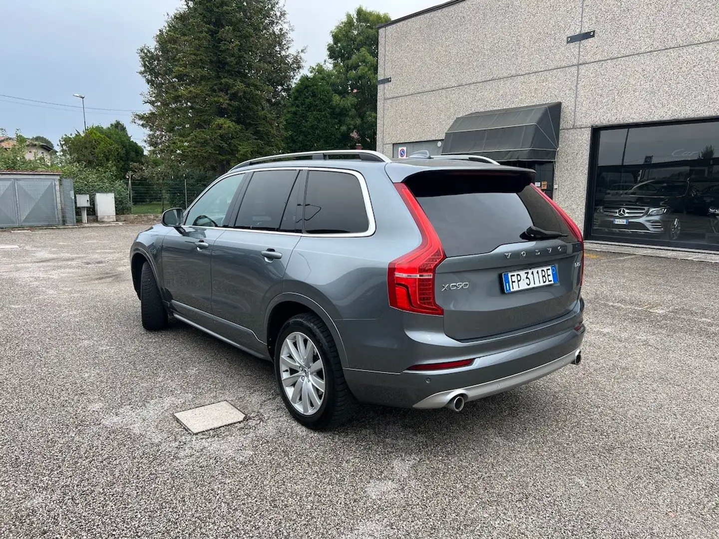 Volvo XC90 2.0 d5 Momentum awd 235cv geartronic - IVA ESPOSTA Gris - 2