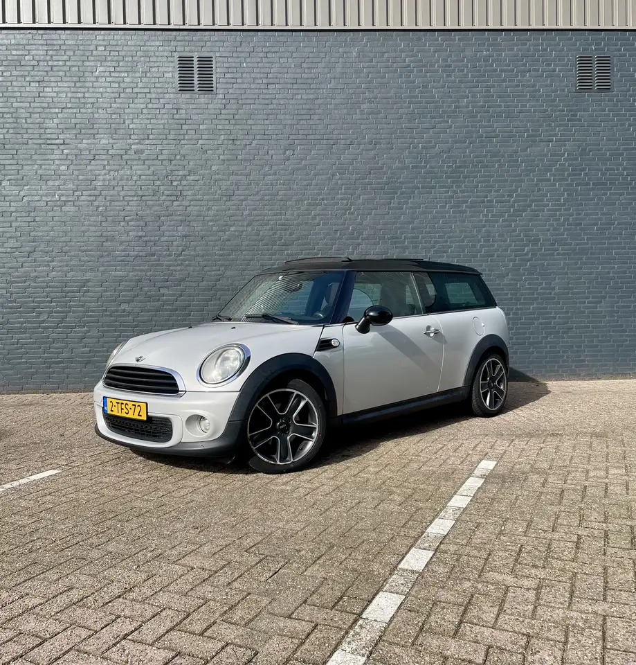 MINI Cooper Clubman 1.6 / PANO / CLIMA / CRUISE — photo 1 of 14