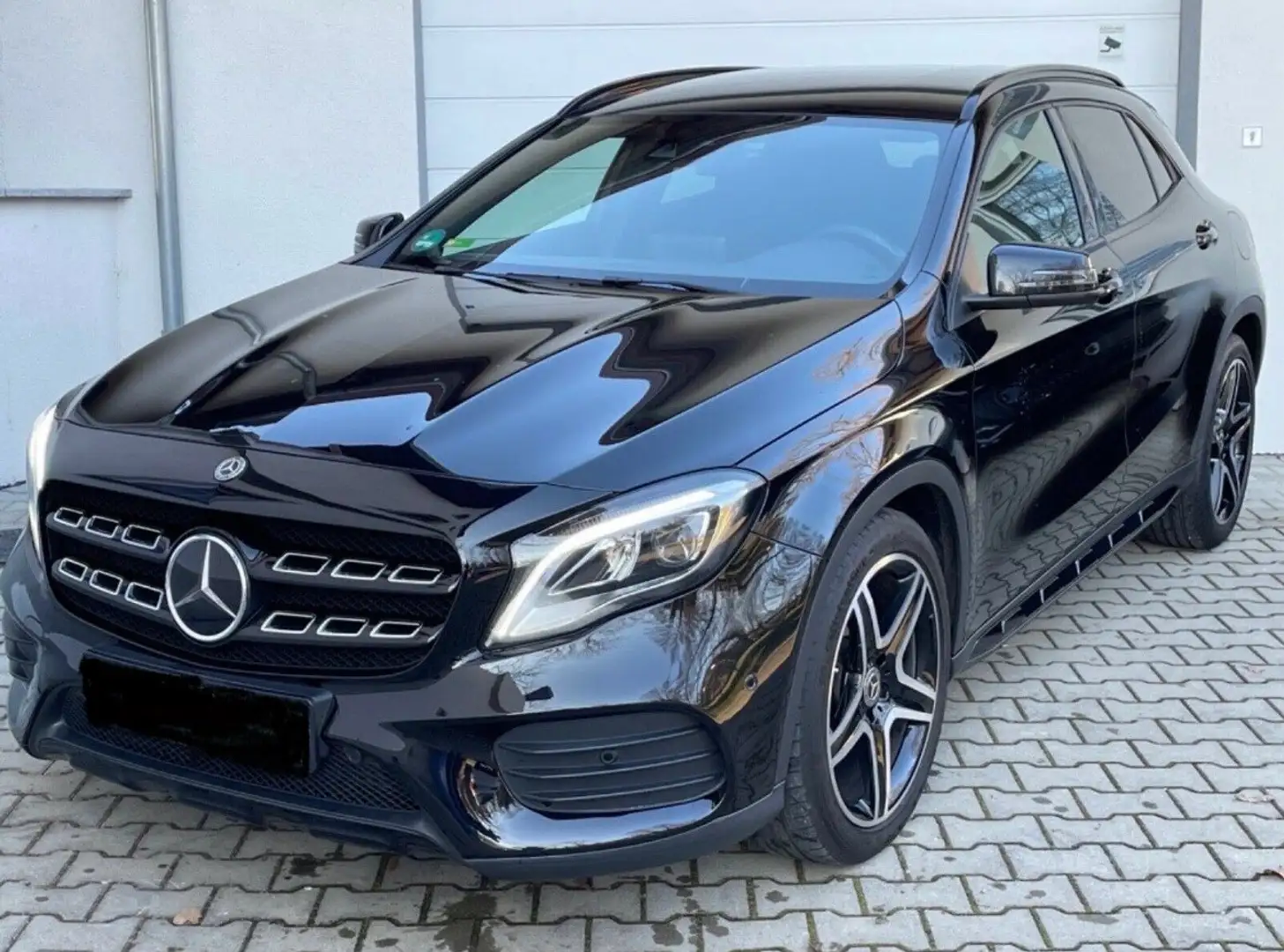 Mercedes-Benz GLA 200 AMG line Night Edition - 1