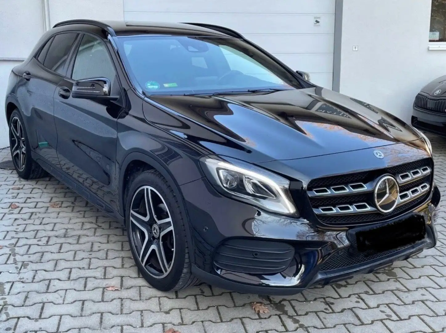 Mercedes-Benz GLA 200 AMG line Night Edition - 2
