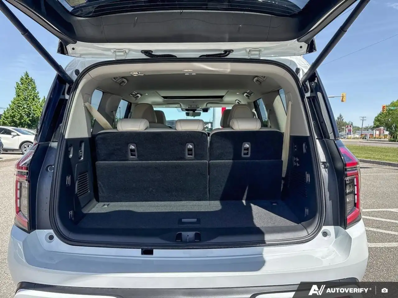 Nissan Armada снимка Nissan Armada