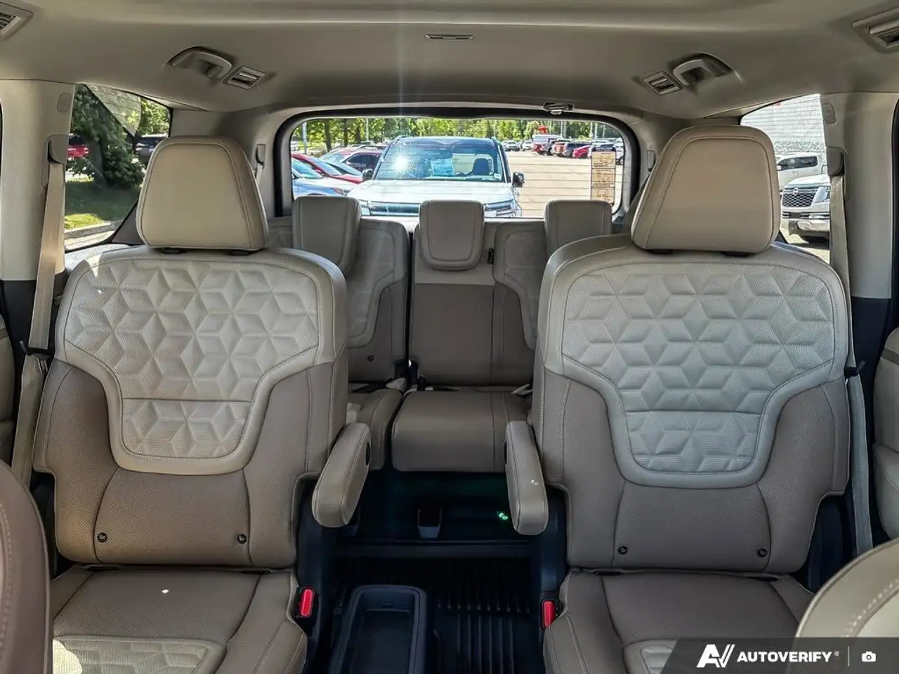Nissan Armada снимка Nissan Armada