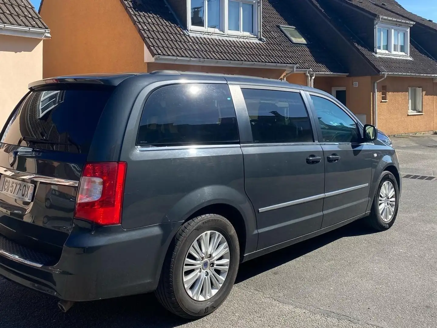 Lancia Voyager 2.8 Multijet II 163 ch Gold A - 2
