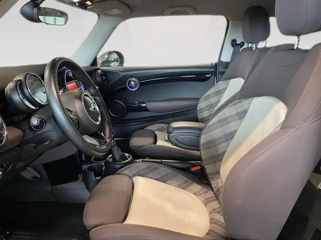 Mini Hatch view 6