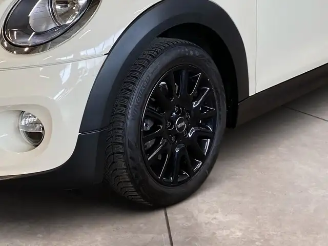 Mini Hatch view 15