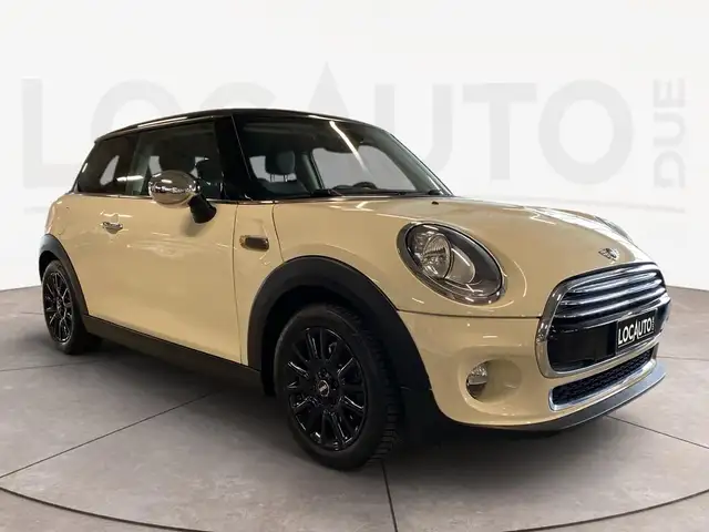 Mini Hatch view 2