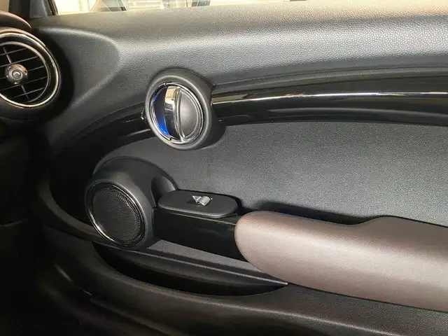 Mini Hatch view 12