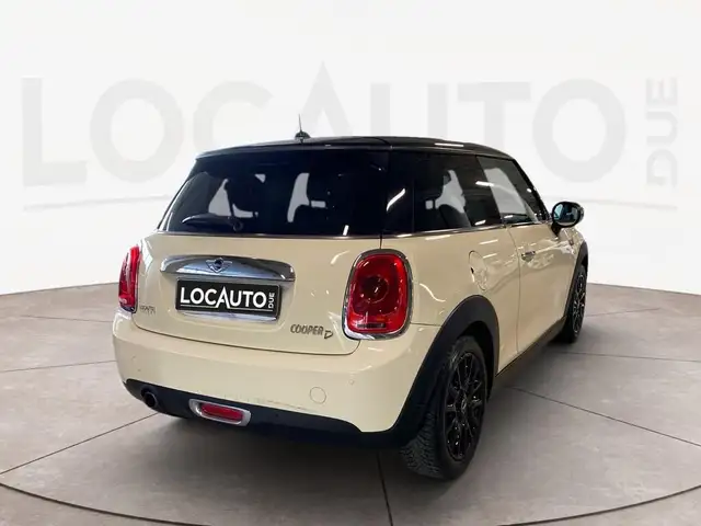 Mini Hatch view 3