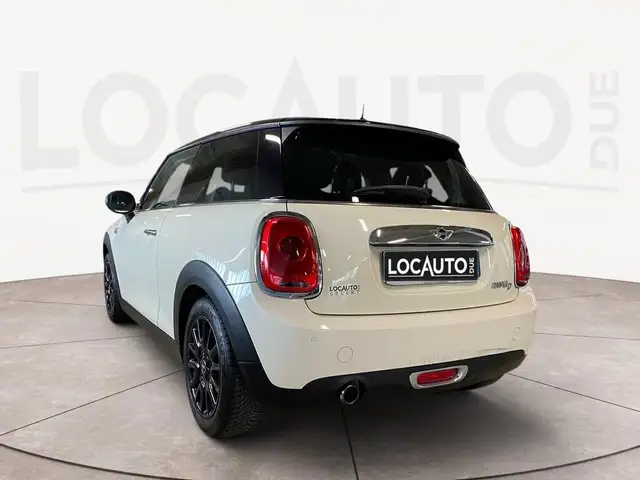 Mini Hatch view 30