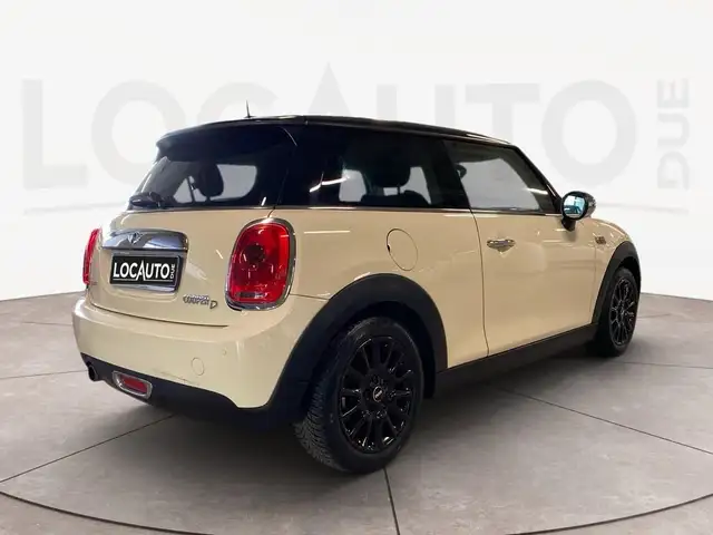 Mini Hatch view 20